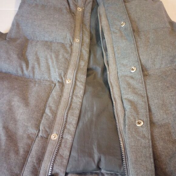 Old Navy puffer vest with zipper and button closure and hidden pocket - Picture 3 of 8